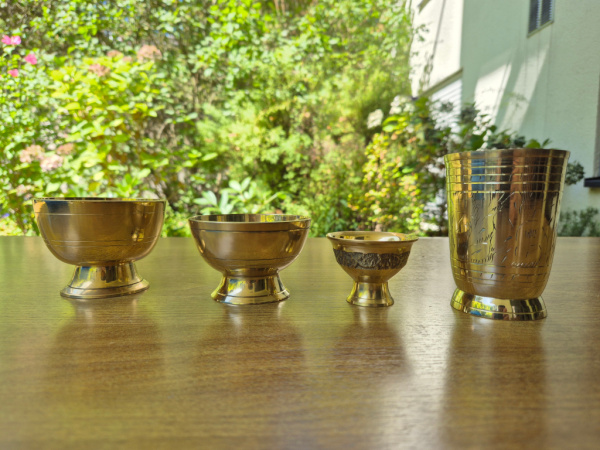 Nepalesisches Thali Set aus Messing | Traditionelles Essgeschirr (8-teilig)
